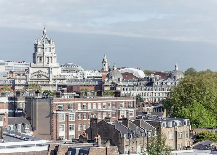 Amanah Properties - Luxury 2 Bed Chelsea Cloisters London Skyline